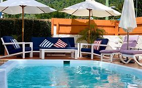 Paradise Court Holiday Units